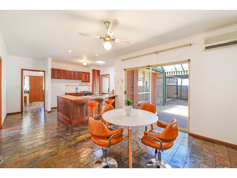 11 Wooding Avenue, Woodcroft SA 5162