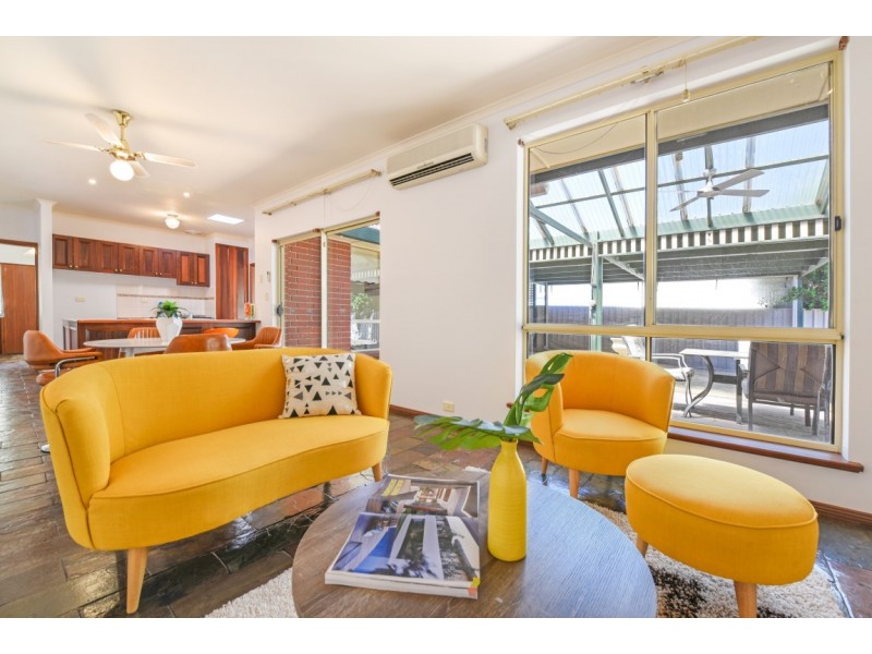 11 Wooding Avenue, Woodcroft SA 5162