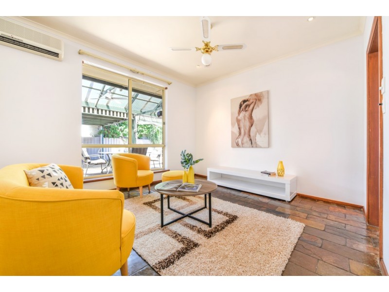 11 Wooding Avenue, Woodcroft SA 5162