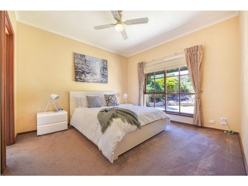 11 Wooding Avenue, Woodcroft SA 5162