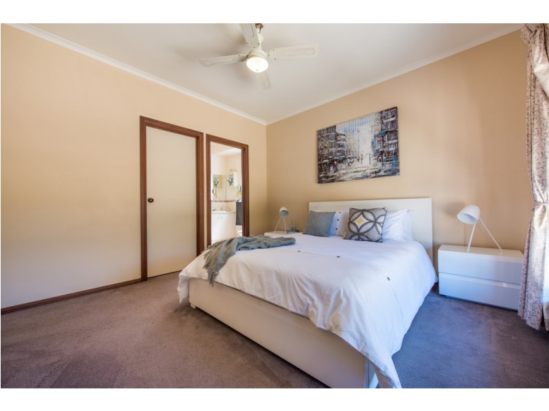 11 Wooding Avenue, Woodcroft SA 5162