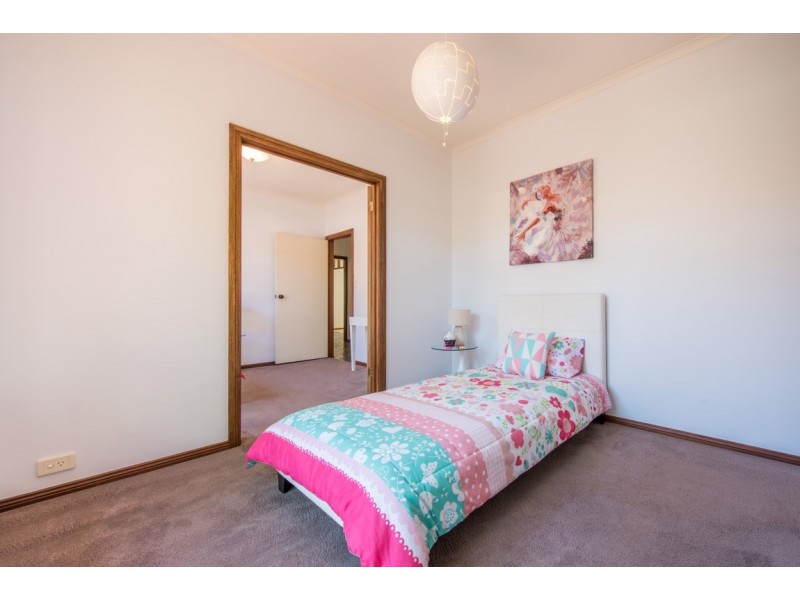 11 Wooding Avenue, Woodcroft SA 5162