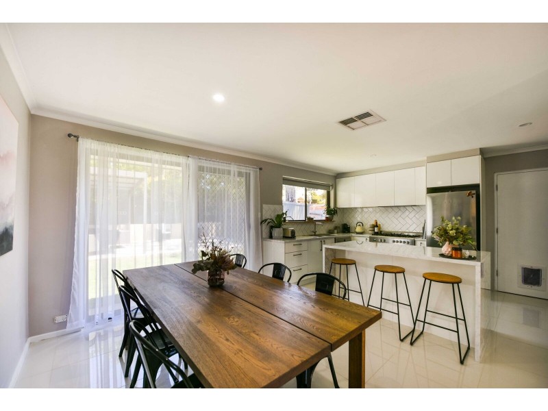 22 Summerford Ave, Aberfoyle Park SA 5159