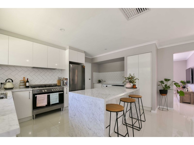 22 Summerford Ave, Aberfoyle Park SA 5159
