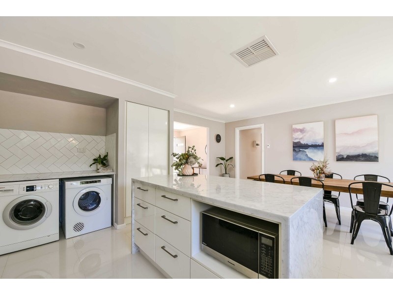 22 Summerford Ave, Aberfoyle Park SA 5159
