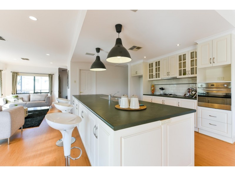 3 Greenville Close, Aberfoyle Park SA 5159