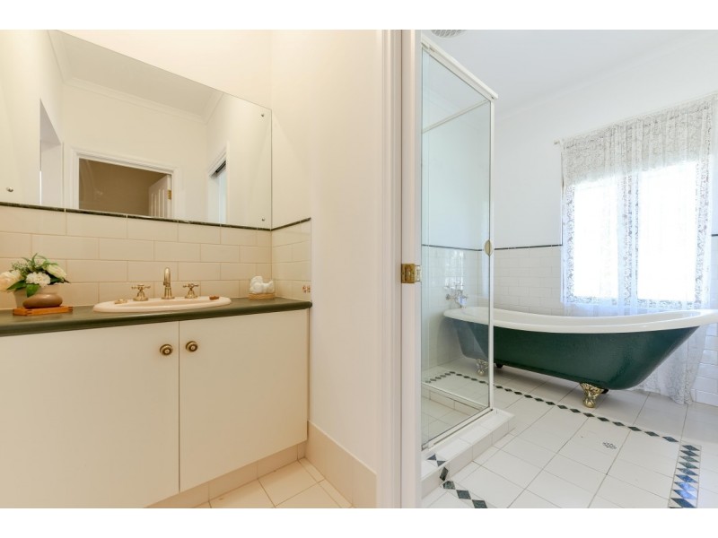 3 Greenville Close, Aberfoyle Park SA 5159