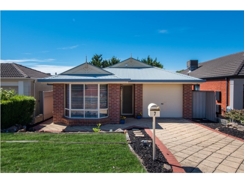 7 Chapel Hill Way, Woodcroft SA 5162