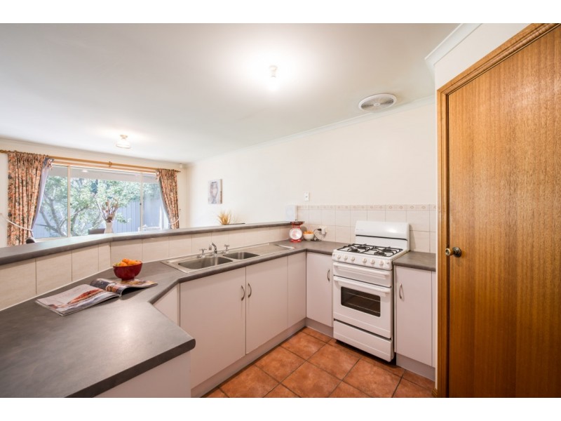 7 Chapel Hill Way, Woodcroft SA 5162