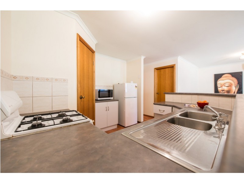 7 Chapel Hill Way, Woodcroft SA 5162