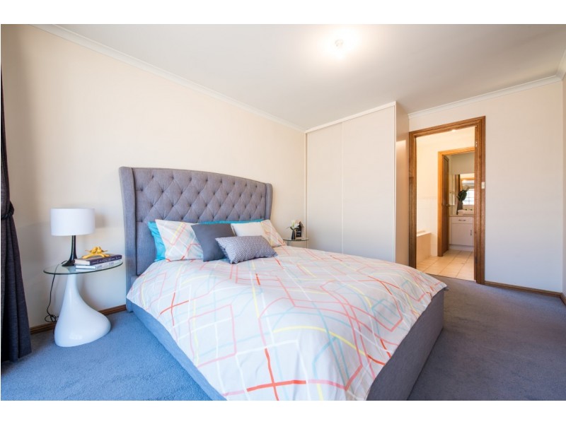 7 Chapel Hill Way, Woodcroft SA 5162