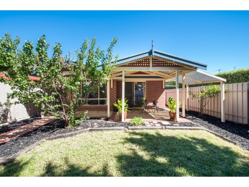 7 Chapel Hill Way, Woodcroft SA 5162