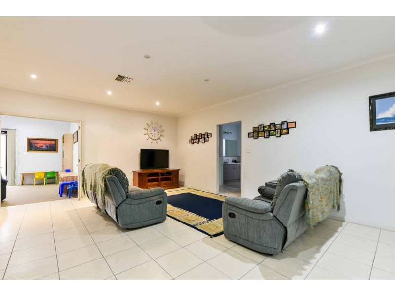 25 Scott Avenue, Clovelly Park SA 5042