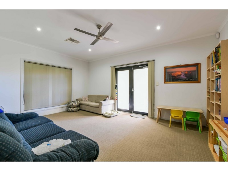 25 Scott Avenue, Clovelly Park SA 5042