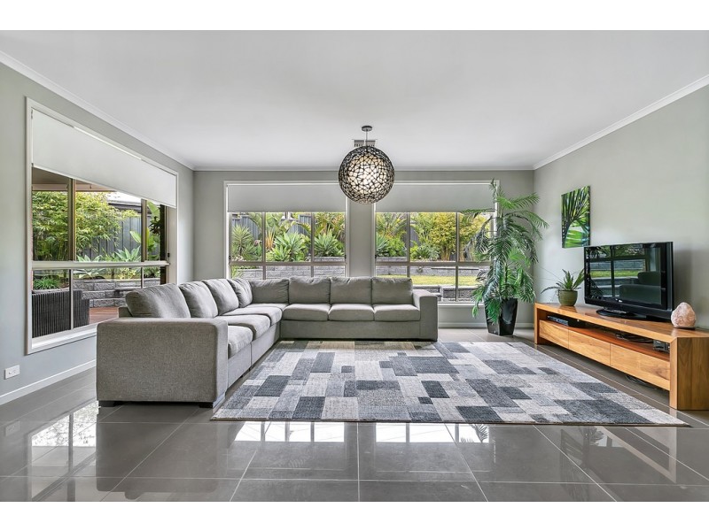 1 Glenloth Drive, Happy Valley SA 5159