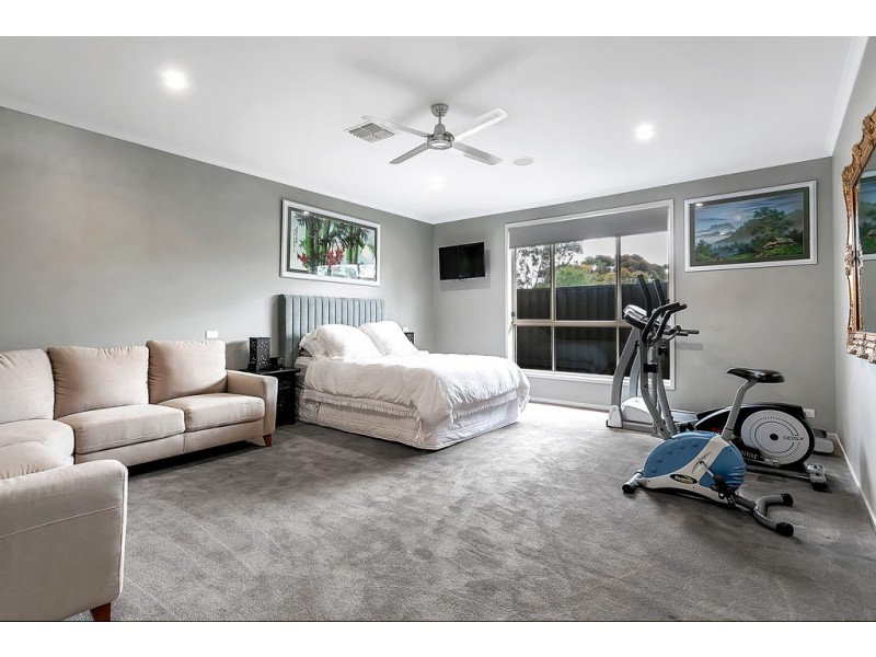 1 Glenloth Drive, Happy Valley SA 5159