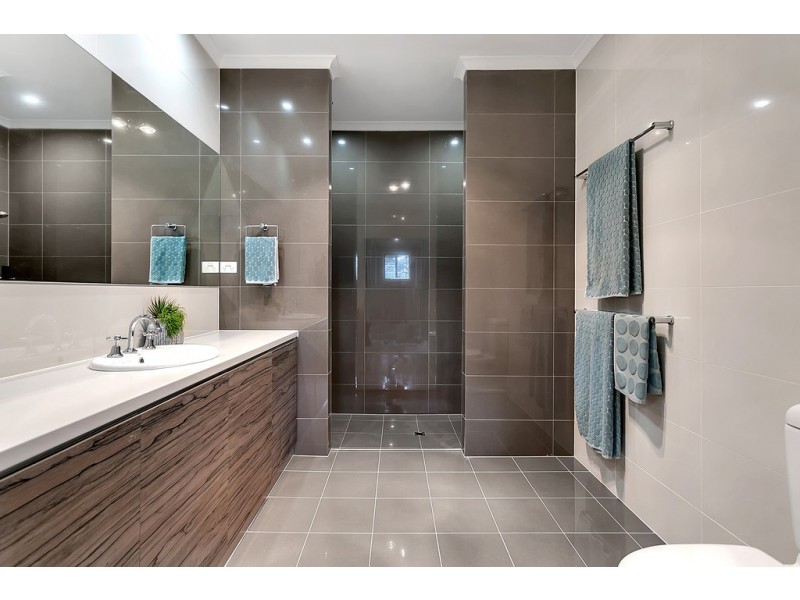 1 Glenloth Drive, Happy Valley SA 5159