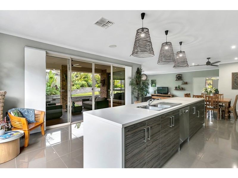 1 Glenloth Drive, Happy Valley SA 5159