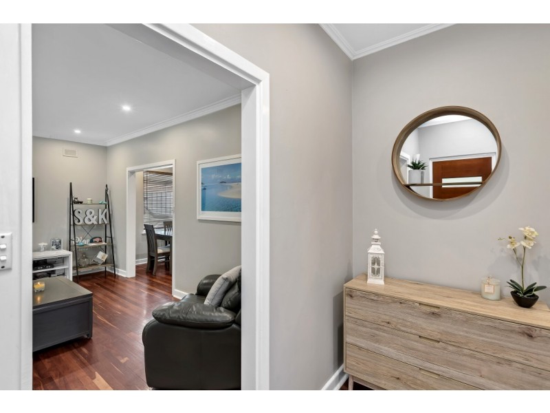 38 Wheatsheaf Rd, Morphett Vale SA 5162