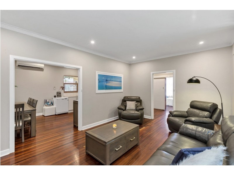 38 Wheatsheaf Rd, Morphett Vale SA 5162