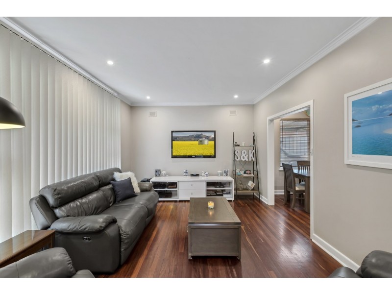 38 Wheatsheaf Rd, Morphett Vale SA 5162