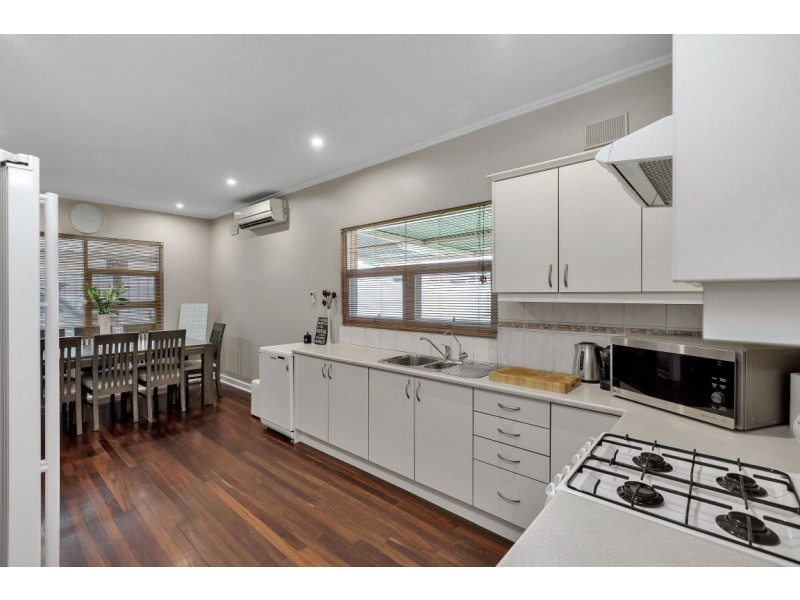 38 Wheatsheaf Rd, Morphett Vale SA 5162