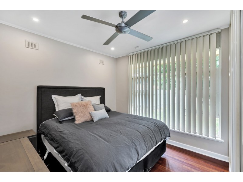 38 Wheatsheaf Rd, Morphett Vale SA 5162