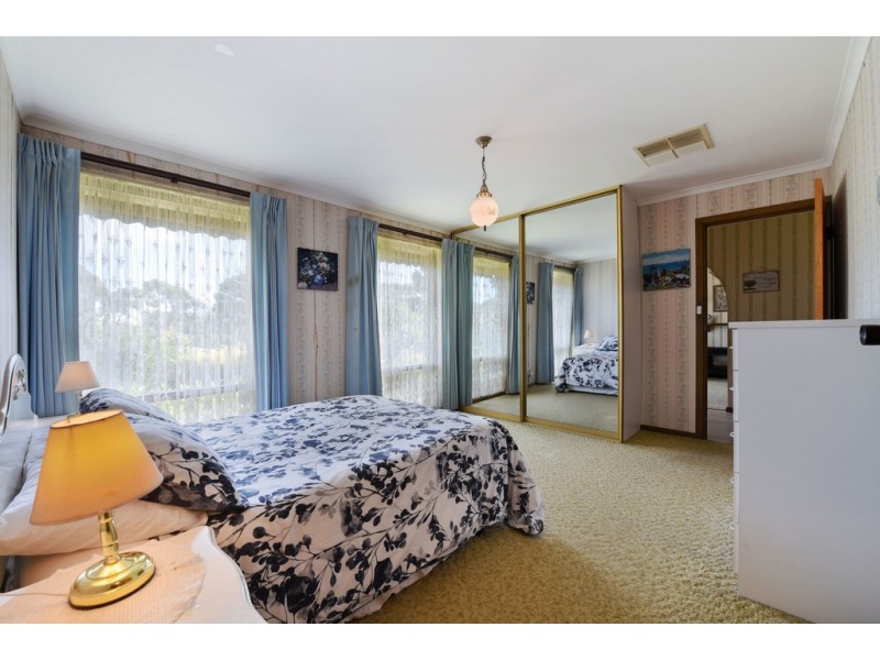 2 Jordan Avenue, Happy Valley SA 5159