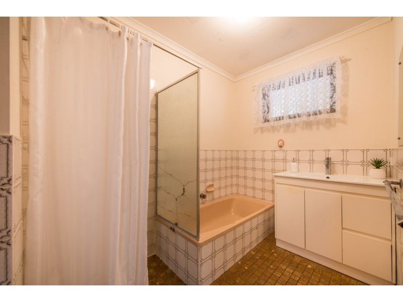 2 Jordan Avenue, Happy Valley SA 5159