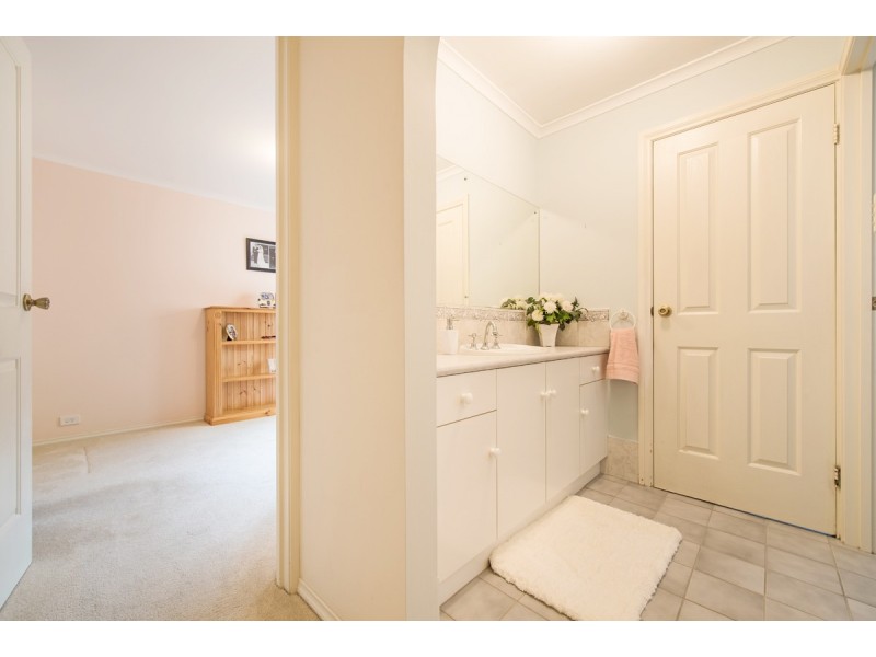 10 Raleigh Lane, Seaford Rise SA 5169