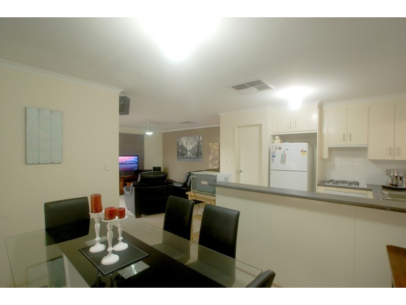 10 Ambrosini Court, Woodcroft SA 5162
