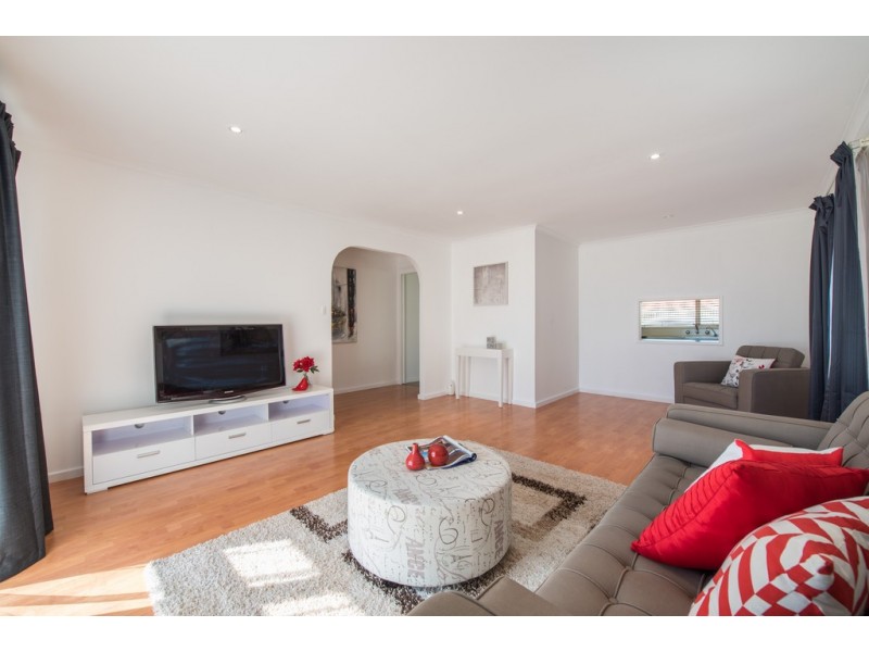 6 Heather Drive, Christie Downs SA 5164