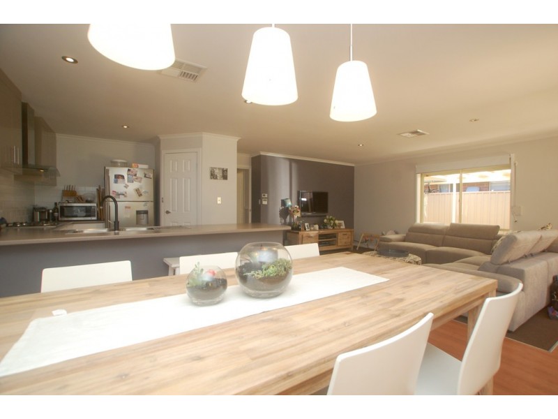 5 Vidmar Court, Woodcroft SA 5162
