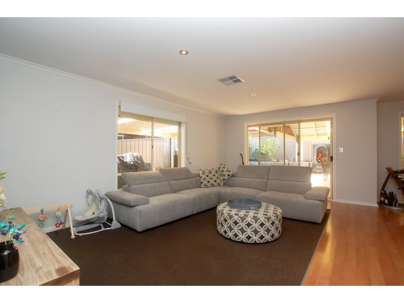 5 Vidmar Court, Woodcroft SA 5162