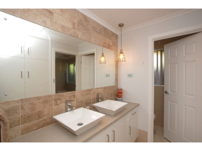5 Vidmar Court, Woodcroft SA 5162