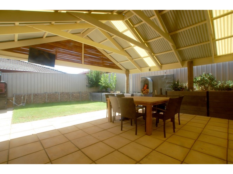 5 Vidmar Court, Woodcroft SA 5162