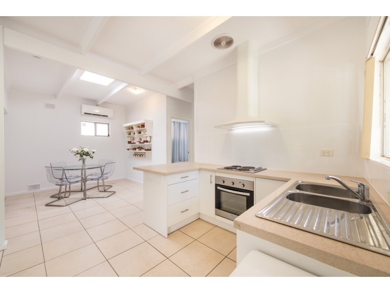 2/12 Cameron Avenue, Darlington SA 5047