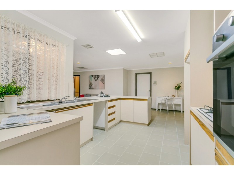 10 Leabrook Place, Morphett Vale SA 5162