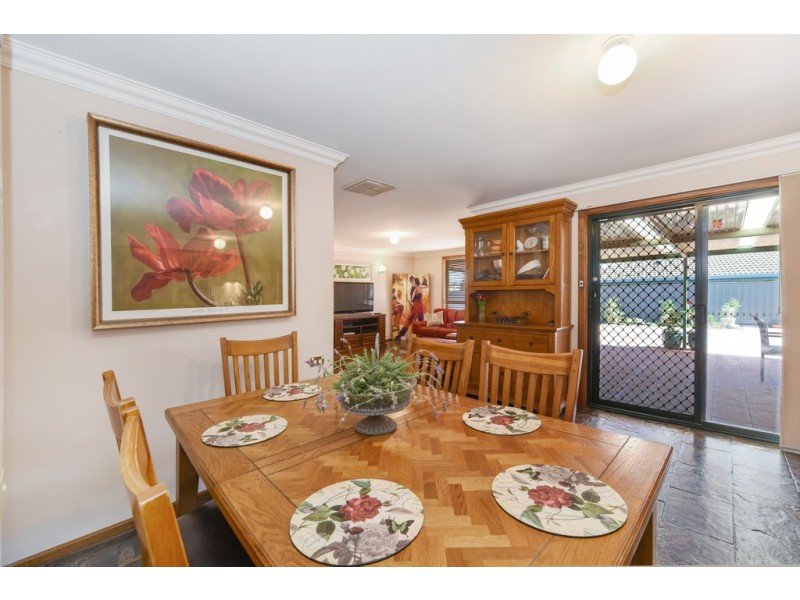 10 Rosina Street, Woodcroft SA 5162