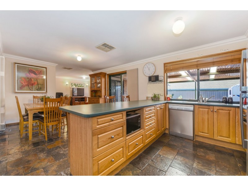 10 Rosina Street, Woodcroft SA 5162