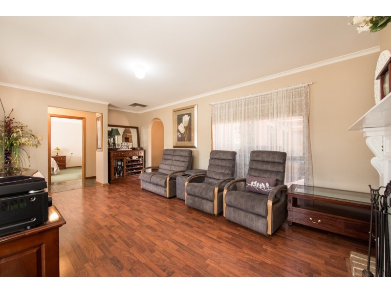 10 Rosina Street, Woodcroft SA 5162