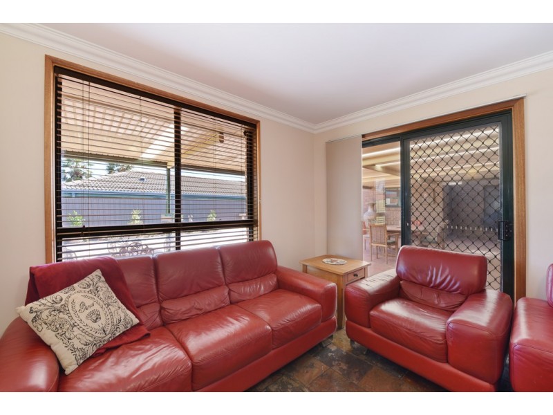 10 Rosina Street, Woodcroft SA 5162