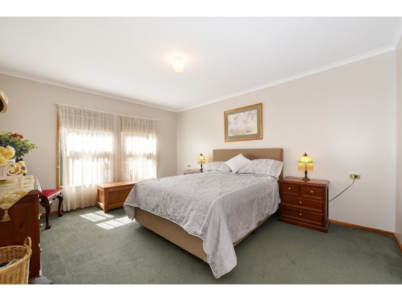 10 Rosina Street, Woodcroft SA 5162