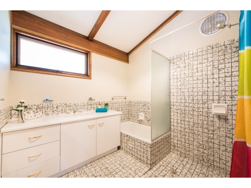 82 Sheoak Road, Crafers West SA 5152