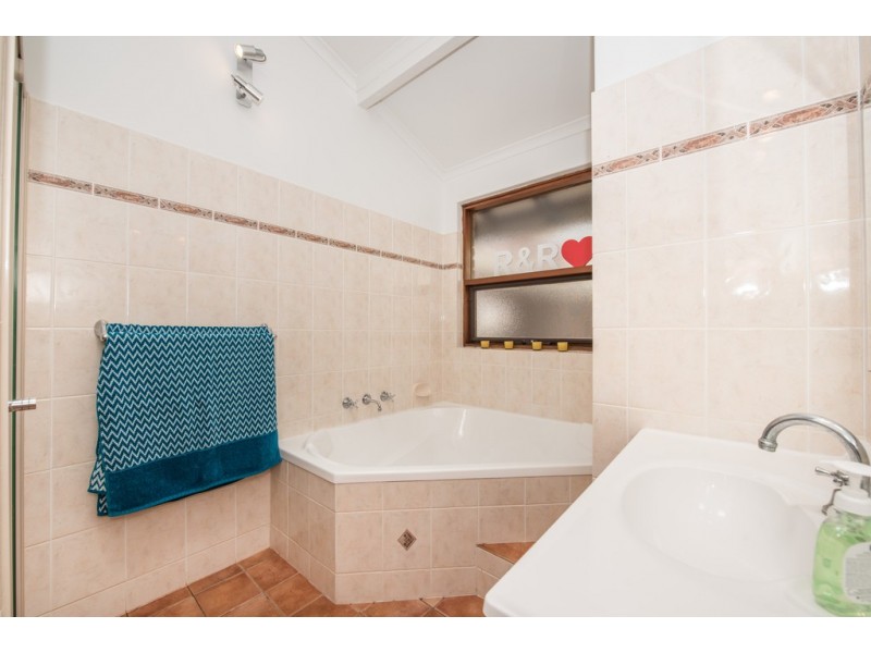 9 Nayook Grove, Happy Valley SA 5159