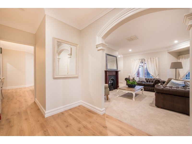 9 Bay Place, Woodcroft SA 5162