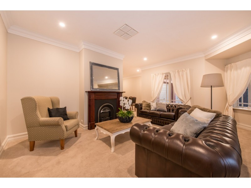 9 Bay Place, Woodcroft SA 5162