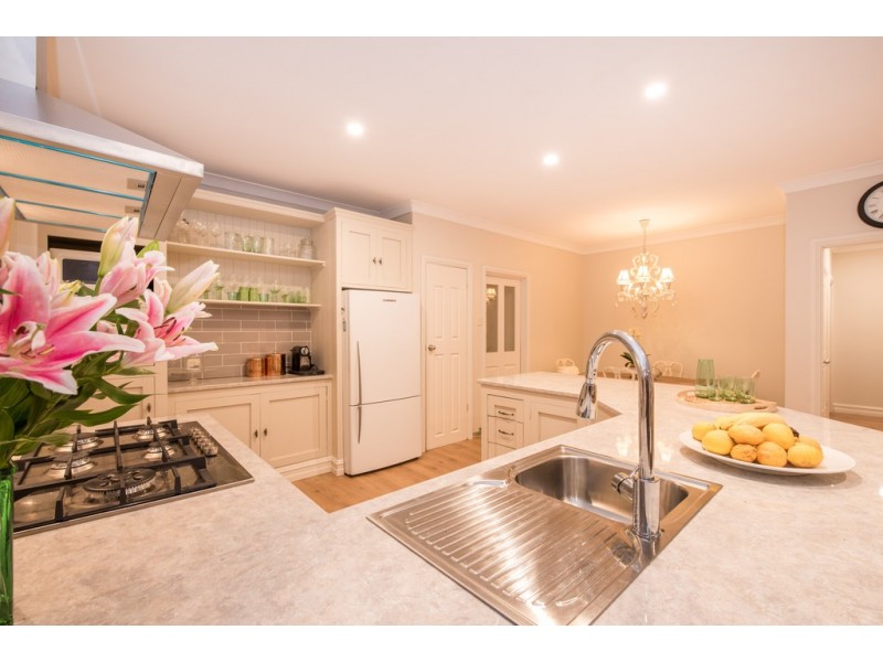 9 Bay Place, Woodcroft SA 5162