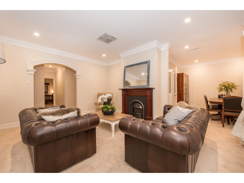 9 Bay Place, Woodcroft SA 5162