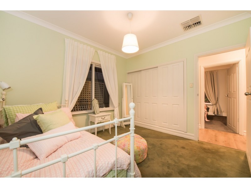 9 Bay Place, Woodcroft SA 5162